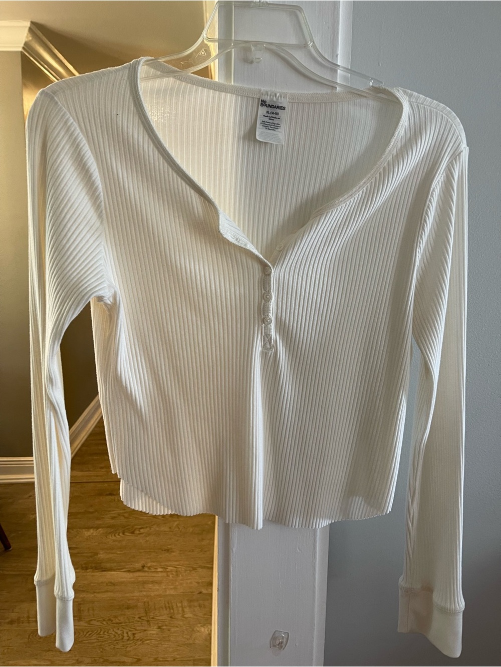 No Boundaries White Ribbed Long-Sleeve Henley-Never Worn